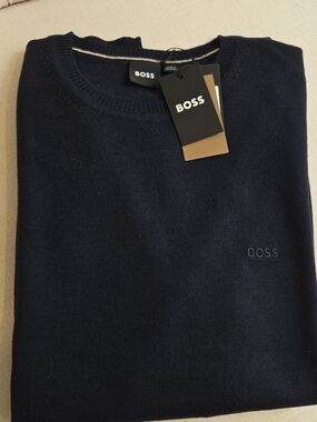 Brand New Navy Hugo Boss Knit Crew Neck Long Sleeves Men's Sweater. Size Medium